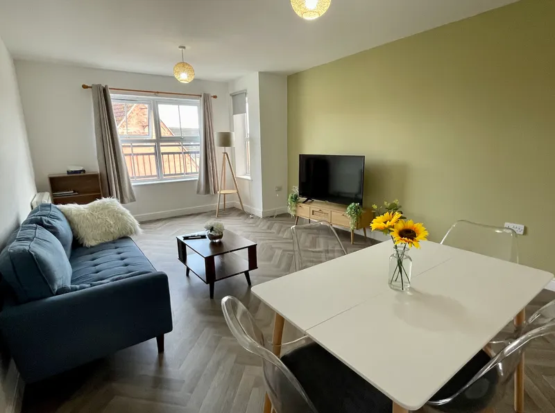 Spacious 2 Bed Flat // Jul 2026 - Thumbnail 1